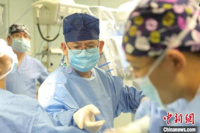中國專家成功探索單孔機器人肺癌手術(shù) 切口更少、更精準-肽度TIMEDOO